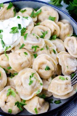  Pelmeni: Un delizioso connubio di morbida pasta e ripieno succulento