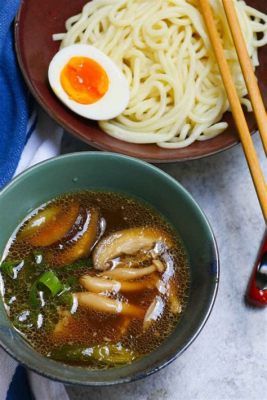  Tsukemen: Un connubio audace tra brodo concentrato e noodles freddi!