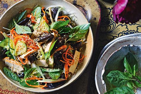  Tofu con Funghi e Verdure: Un Delizioso Sogno di Sapori Asili e Textura Irresistibile!